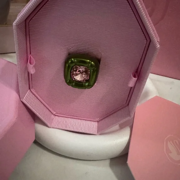 Swarovski Dulcis Cocktail Ring size 6 - Picture 4 of 4